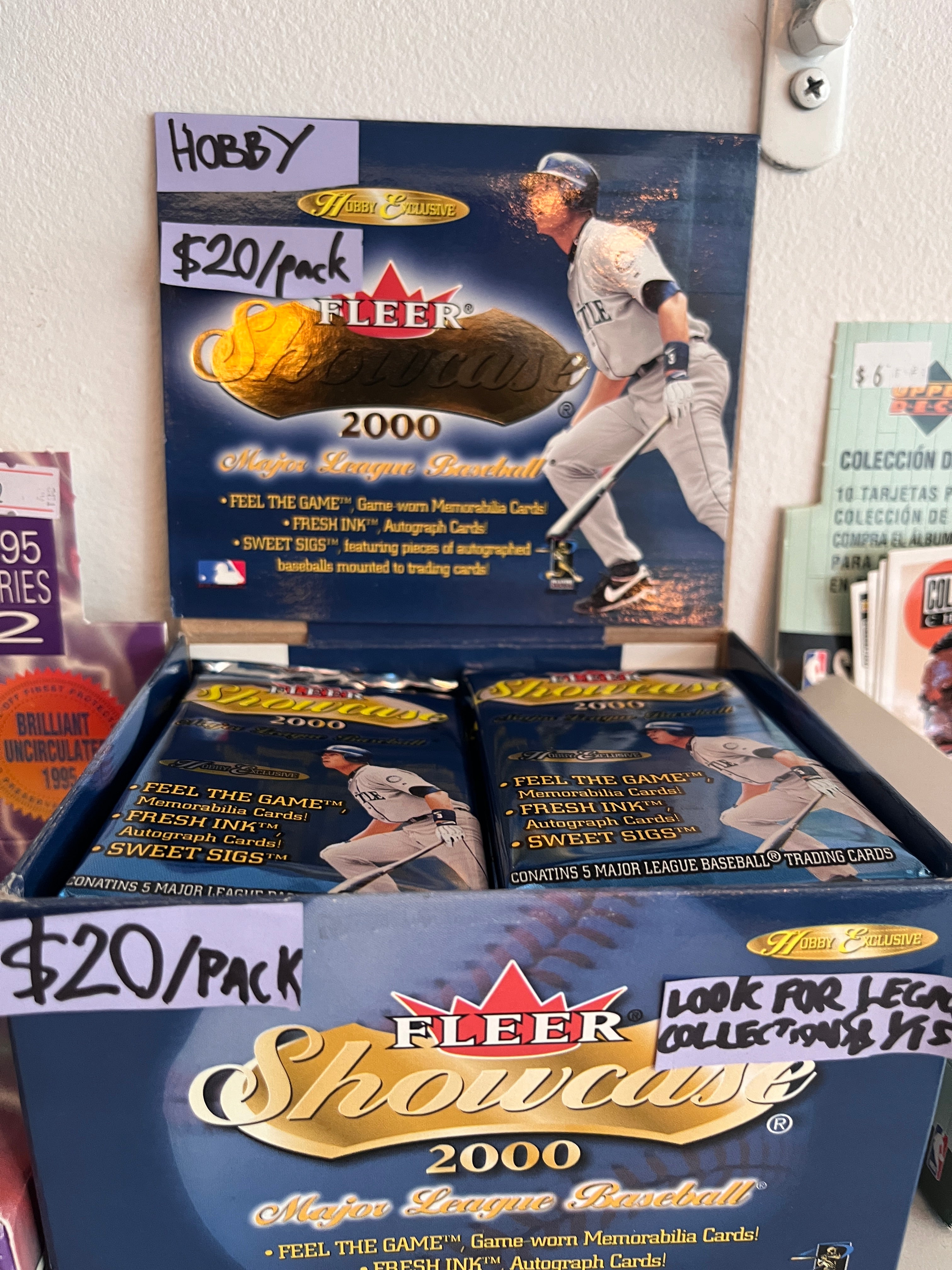 1 pack from 2000 Fleer Showcase Baseball Hobby 1PK *Legacy Griffey Jeter*