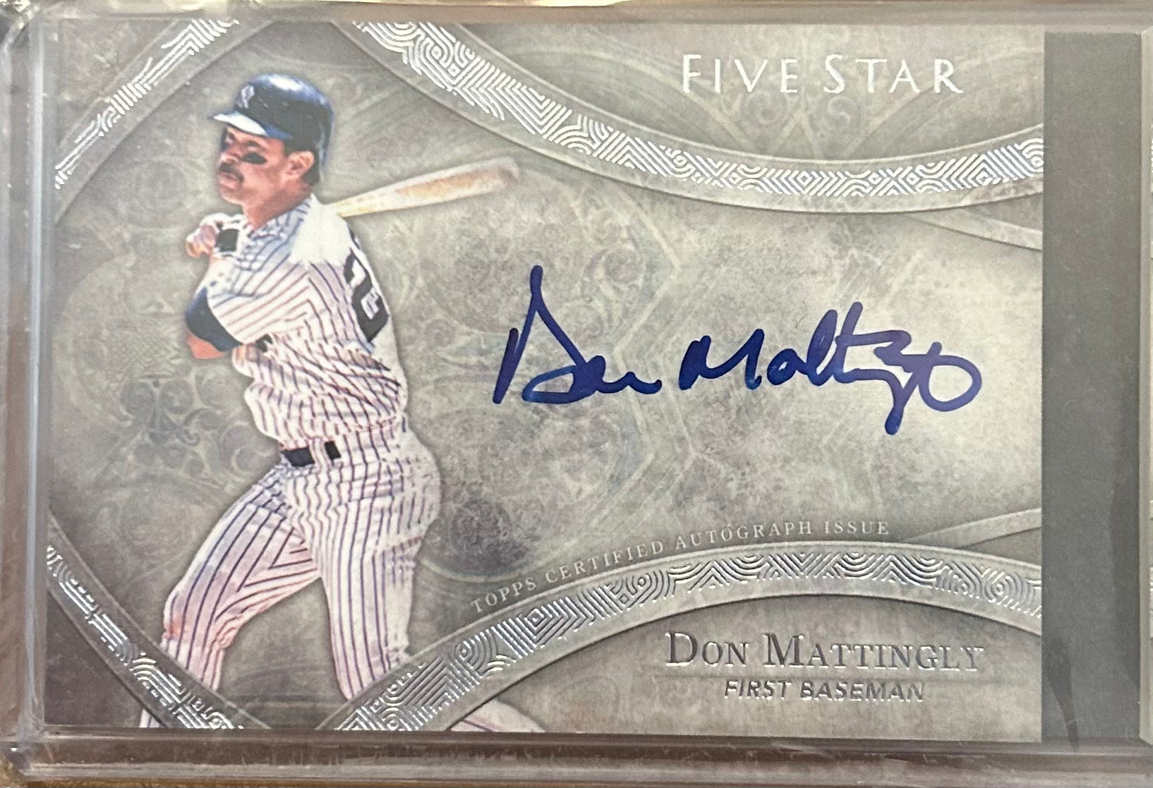 Five Star Don Mattingly Relic Booklet 17/50